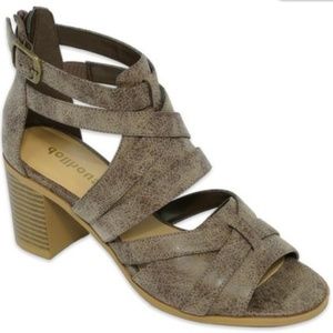 Dollhouse sandals size 10 new without box